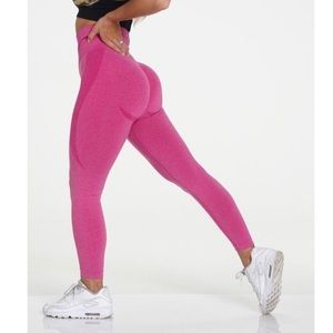 NWT Fuchsia NVGTN leggings